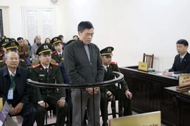 Bị cáo Trần Văn Liêm, nguyên Tổng giám đốc Vinashinlines đứng trước vành móng ngựa. (Ảnh: Doãn Tấn/TTXVN) 