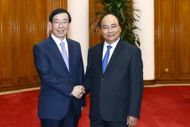 Thủ tướng Nguyễn Xuân Phúc tiếp Ngài Park Won Soon, Đặc phái viên của Tổng thống Hàn Quốc đang thăm và làm việc tại Việt Nam. (Ảnh: Thống Nhất/TTXVN)