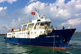 Tàu trung tốc Hưng Phát 26 đưa khách ra đảo Phú Quý. (Ảnh: Nguyễn Thanh/TTXVN)