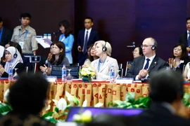 Đại biểu các nền kinh tế APEC tham dự tại cuộc đối thoại. (Ảnh: An Đăng/TTXVN)