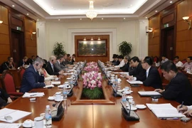  Trưởng Ban Kinh tế Trung ương tiếp Đoàn Hiệp hội doanh nghiệp châu Âu tại Việt Nam (EuroCham). (Ảnh: Phương Hoa/TTXVN)