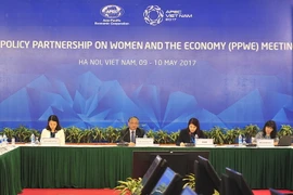 Đoàn chủ tịch cuộc họp. (Ảnh: Nguyễn Khang/TTXVN)