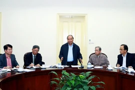 Thủ tướng Nguyễn Xuân Phúc làm việc với Hội Dược liệu Việt Nam. (Ảnh: Thống Nhất/TTXVN)