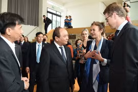 Thủ tướng trao đổi với lãnh đạo Đại học Wageningen. (Nguồn: Cổng Thông tin điện tử Chính phủ) 