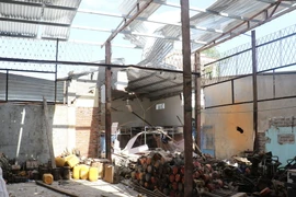 Hiện trường vụ nổ. (Ảnh: Tiên Minh/TTXVN)