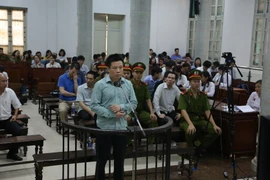 Bị cáo Hà Văn Thắm trước vành móng ngựa. (Ảnh: Nguyễn Cúc/Vietnam+)