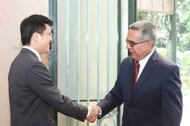 Thứ trưởng Bộ Ngoại giao Hà Kim Ngọc tham vấn chính trị với Thứ trưởng thứ nhất Bộ Ngoại giao Cuba Mercelino M.Gonzalez. (Ảnh: Phương Hoa/TTXVN)