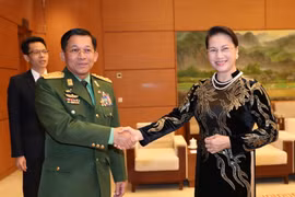 Chủ tịch Quốc hội Nguyễn Thị Kim Ngân tiếp Thống tướng Min Aung Hlaing, Tổng Tư lệnh các Lực lượng Vũ trang Cộng hòa Liên bang Myanmar đang ở thăm và làm việc tại Việt Nam. (Ảnh: Trọng Đức/TTXVN)