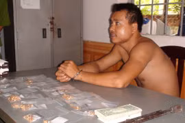 Bắt đối tượng dùng xà beng cạy cửa lấy trộm 200 mẫu vàng trang sức