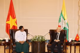 Tổng Bí thư Nguyễn Phú Trọng tiếp Chủ tịch Đảng Đoàn kết và Phát triển Liên bang Myanmar (USDP) Than Htay. (Ảnh: Trí Dũng/TTXVN)