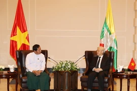 Tổng Bí thư Nguyễn Phú Trọng tiếp Chủ tịch Đảng Đoàn kết và Phát triển Liên bang Myanmar (USDP) Than Htay. (Ảnh: Trí Dũng/TTXVN)