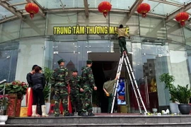 Quảng Ninh làm sạch môi trường du lịch. (Ảnh: Văn Đức/Vietnam+)