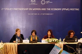 Đoàn Chủ tịch điều hành hội nghị. (Ảnh: Anh Tuấn/TTXVN)