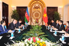 Phó Thủ tướng, Bộ trưởng Ngoại giao Phạm Bình Minh hội đàm với Bộ trưởng Ngoại giao Cộng hòa Azerbaijan Elmar Mammadyarov đang thăm chính thức Việt Nam. (Ảnh: Nguyễn Khang/TTXVN)
