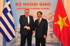 Phó Thủ tướng, Bộ trưởng Ngoại giao Phạm Bình Minh đón và hội đàm với Bộ trưởng Ngoại giao Hy Lạp Nikos Kotzias sang thăm chính thức Việt Nam. (Ảnh: Nguyễn Khang/TTXVN)