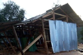 Một ngôi nhà xiêu vẹo vì lốc xoáy. (Ảnh minh họa. Nguồn: TTXVN)