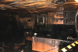 Hiện trường cabin của tàu sau khi được dập tắt. (Ảnh: Trung Nguyên/TTXVN)