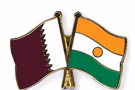 (Nguồn: Crossed Flag Pins)