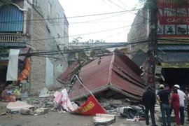 Cửa hàng giày dép 3 tầng bất ngờ đổ sập giữa thành phố Bắc Giang