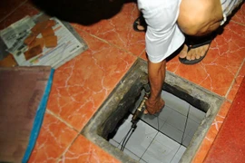 Hàng trăm hộ dân ở giữa lòng Hà Nội mất nước sinh hoạt