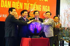 Báo Nhân Dân ra mắt ấn phẩm Nhân Dân điện tử tiếng Nga. (Ảnh: Võ Phương/Vietnam+)
