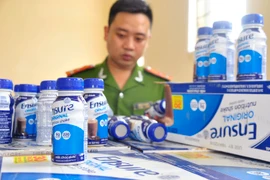 Hà Nội: Bắt giữ lô hàng 27.600 chai sữa Ensure không rõ nguồn gốc