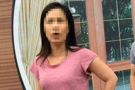 Người phụ nữ tự xưng là nhà báo có hành vi lăng mạ cảnh sát giao thông. (Ảnh cắt từ video)