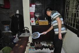 16.000 người dân tại Hà Nội khốn khổ sống chung với... muỗi 