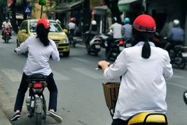 Hôm nay bắt đầu xử phạt không đội mũ bảo hiểm cho trẻ em