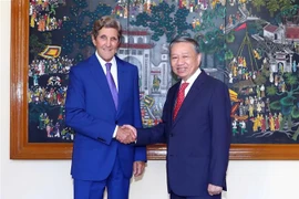 Bộ trưởng Bộ Công an Tô Lâm tiếp Ngài John Kerry. (Ảnh: Phạm Kiên/TTXVN)