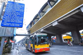 Trạm xe buýt Thượng Đình. (Ảnh: Tuấn Anh/TTXVN)