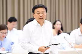 Thứ trưởng Bộ Giao thông Nguyễn Danh Huy trả lời các câu hỏi. (Ảnh: Minh Đức/TTXVN)