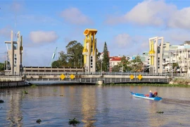Công trình cống Kinh Nhánh ngăn mặn, giữ ngọt phục vụ sản xuất, nước sinh hoạt cho thành phố Rạch Giá và vùng Tứ giác Long Xuyên (Kiên Giang). (Ảnh: Lê Huy Hải/TTXVN)