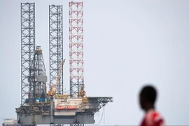 Một giàn khoan dầu. (Ảnh: AFP/TTXVN)