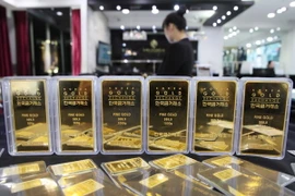 Các thỏi vàng trưng bày tại sàn giao dịch vàng ở Seoul, Hàn Quốc. (Ảnh: EPA/TTXVN)