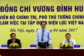 Phó Thủ tướng Chính phủ Vương Đình Huệ phát biểu tại buổi làm việc. (Ảnh: Ngọc Hà/TTXVN) 