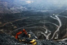 Trên khai trường mỏ than Khánh Hòa, tỉnh Thái Nguyên. (Ảnh: Trọng Đạt/TTXVN)