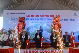 Các vị lãnh đạo tỉnh tham gia nghi thức động thổ khởi công dự án. (Nguồn: quangnam.gov.vn)