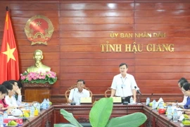 Phó Chủ tịch Ủy ban Nhân dân tỉnh Hậu Giang Trương Cảnh Tuyên phát biểu tại một buổi họp của tỉnh. (Ảnh: Hồng Thái/TTXVN)