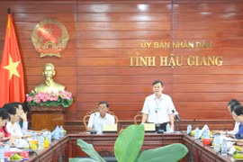 Phó Chủ tịch Ủy ban Nhân dân tỉnh Hậu Giang Trương Cảnh Tuyên phát biểu tại một buổi họp của tỉnh. (Ảnh: Hồng Thái/TTXVN)