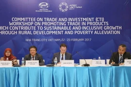 Chủ tọa hội thảo "Xúc tiến thương mại các sản phẩm đóng góp vào tăng trưởng bền vững và bao trùm thông qua phát triển nông thôn và xoá đói giảm nghèo." (Ảnh: Doãn Tấn/TTXVN)