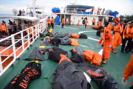 Những nạn nhân của vụ chìm phà hồi tháng 11/2015. (Nguồn: AFP)