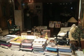 Các nhân viên điều tra lục soát nhà riêng của cựu Tổng thống Peru Alejandro Toledo ở Lima ngày 4/2. (Ảnh: EPA/TTXVN)