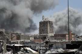 Cảnh đổ nát do chiến sự tại Thành cổ phía tây Mosul ngày 30/6 vừa qua. (Ảnh: AFP/TTXVN)