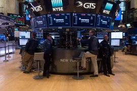 Giao dịch viên tại Sàn giao dịch chứng khoán New York của Mỹ. (Ảnh: AFP/TTXVN)