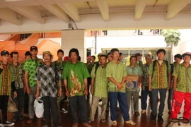 Các ngư dân tại sân bay Soekarno Hatta chuẩn bị về nước. (Ảnh: Đỗ Quyên/Vietnam+)