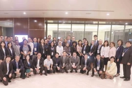 Đại biểu đại diện các nền kinh tế APEC chụp ảnh chung. (Ảnh: Phương Hoa/TTXVN)