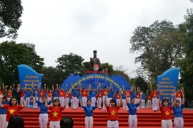 Đoàn viên, thanh niên Thủ đô múa hát chào mừng tại buổi lễ. (Ảnh: Kim Anh/TTXVN)