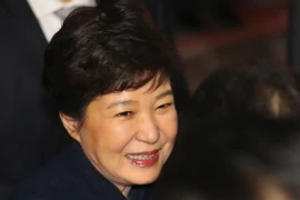 Bà Park Geun-hye về tới nhà riêng ở Seoul sau khi rời Phủ Tổng thống ngày 12/3 vừa qua. (Ảnh: FP/TTXVN)