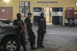Cảnh sát Malaysia bảo vệ nơi để thi thể ông Kim Jong-nam. (Nguồn: EPA)